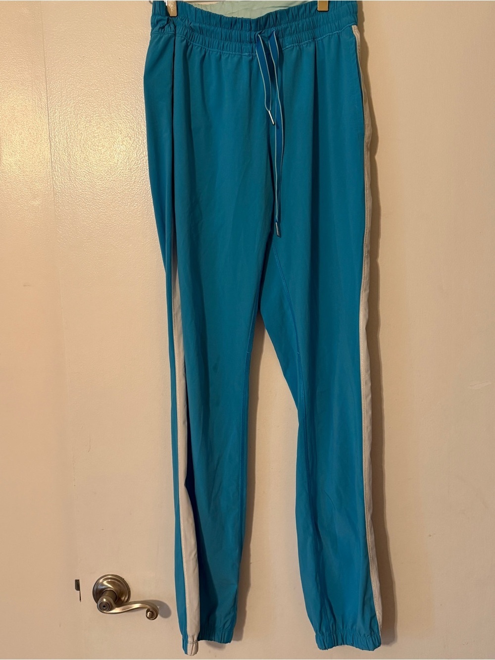 Lululemon Color blocked detail, blue, vacation, straight leg cut, mid rise waist - Picture 2 of 8